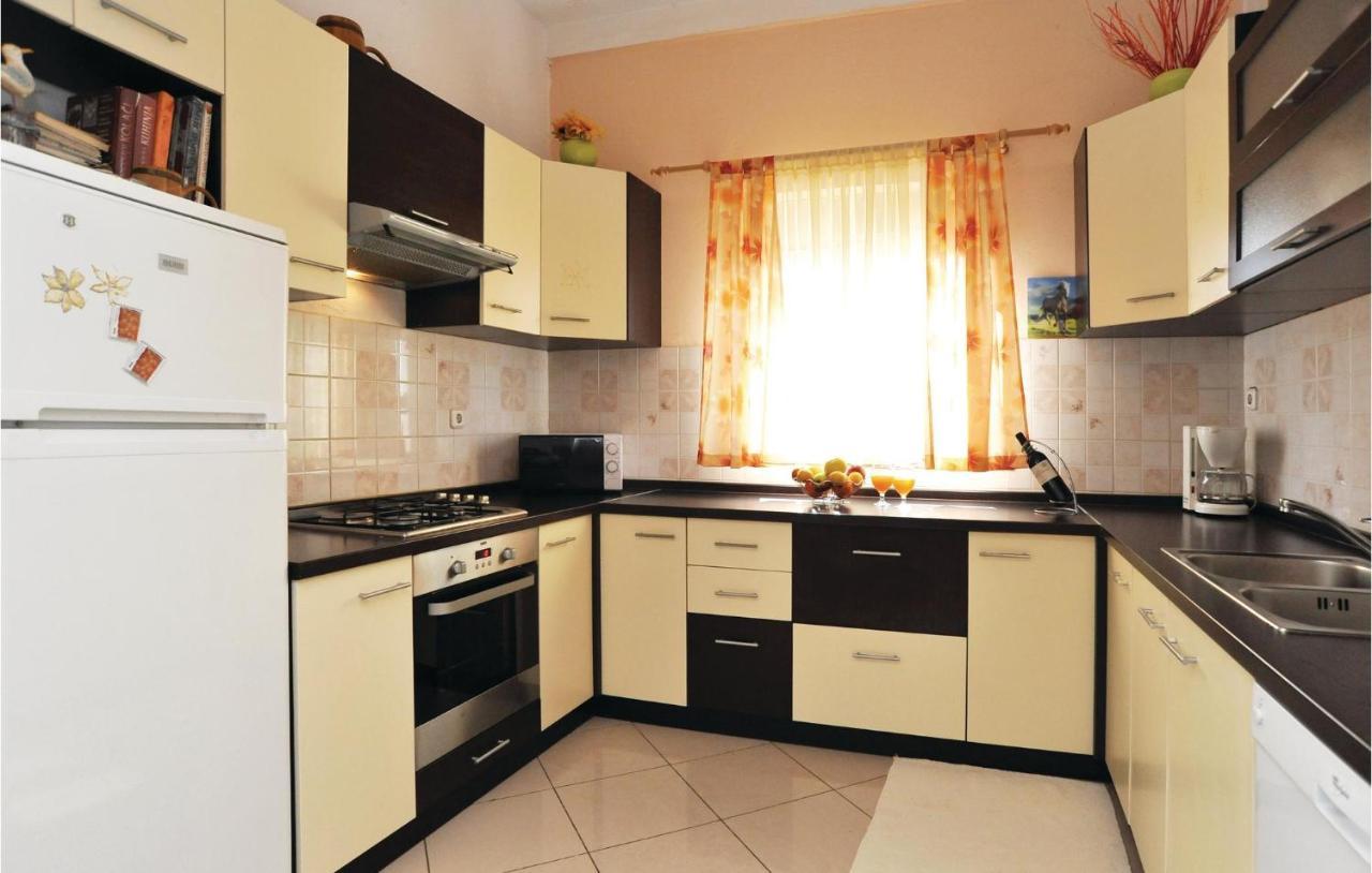 Beautiful Apartment In Maslenica With Kitchen 外观 照片
