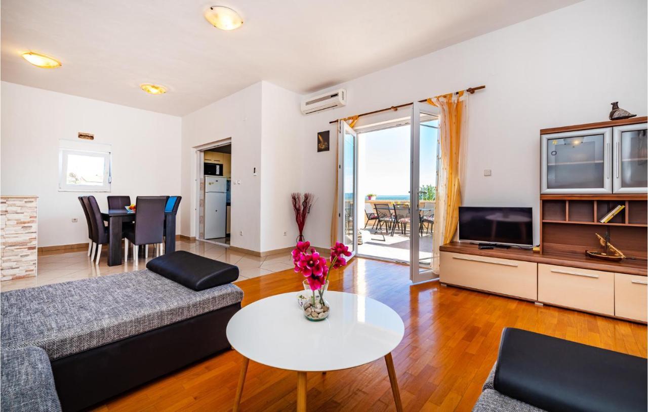 Beautiful Apartment In Maslenica With Kitchen 外观 照片