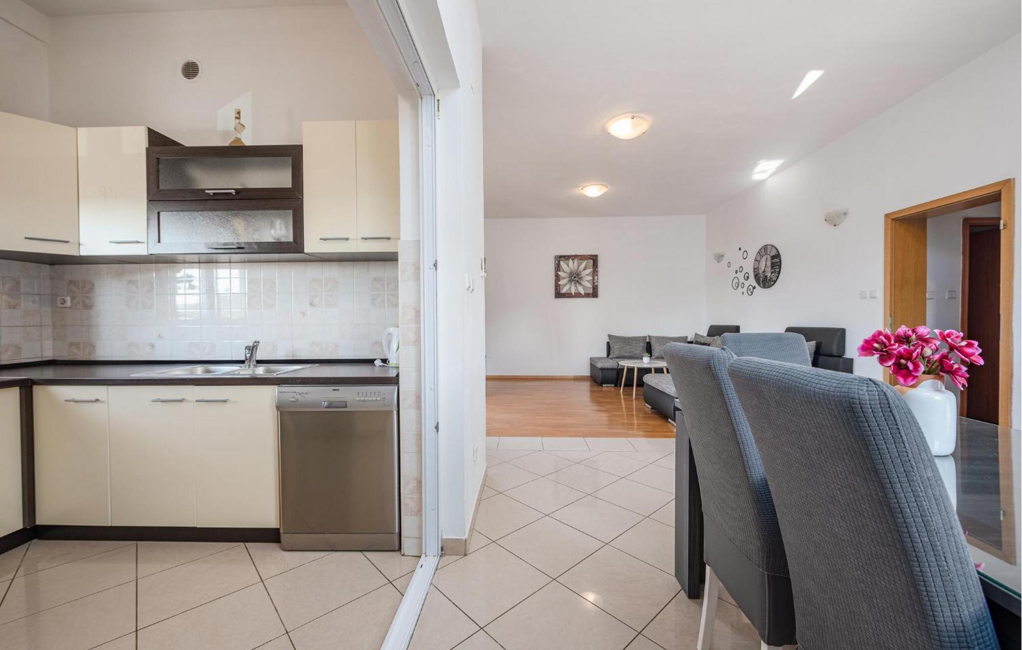 Beautiful Apartment In Maslenica With Kitchen 外观 照片