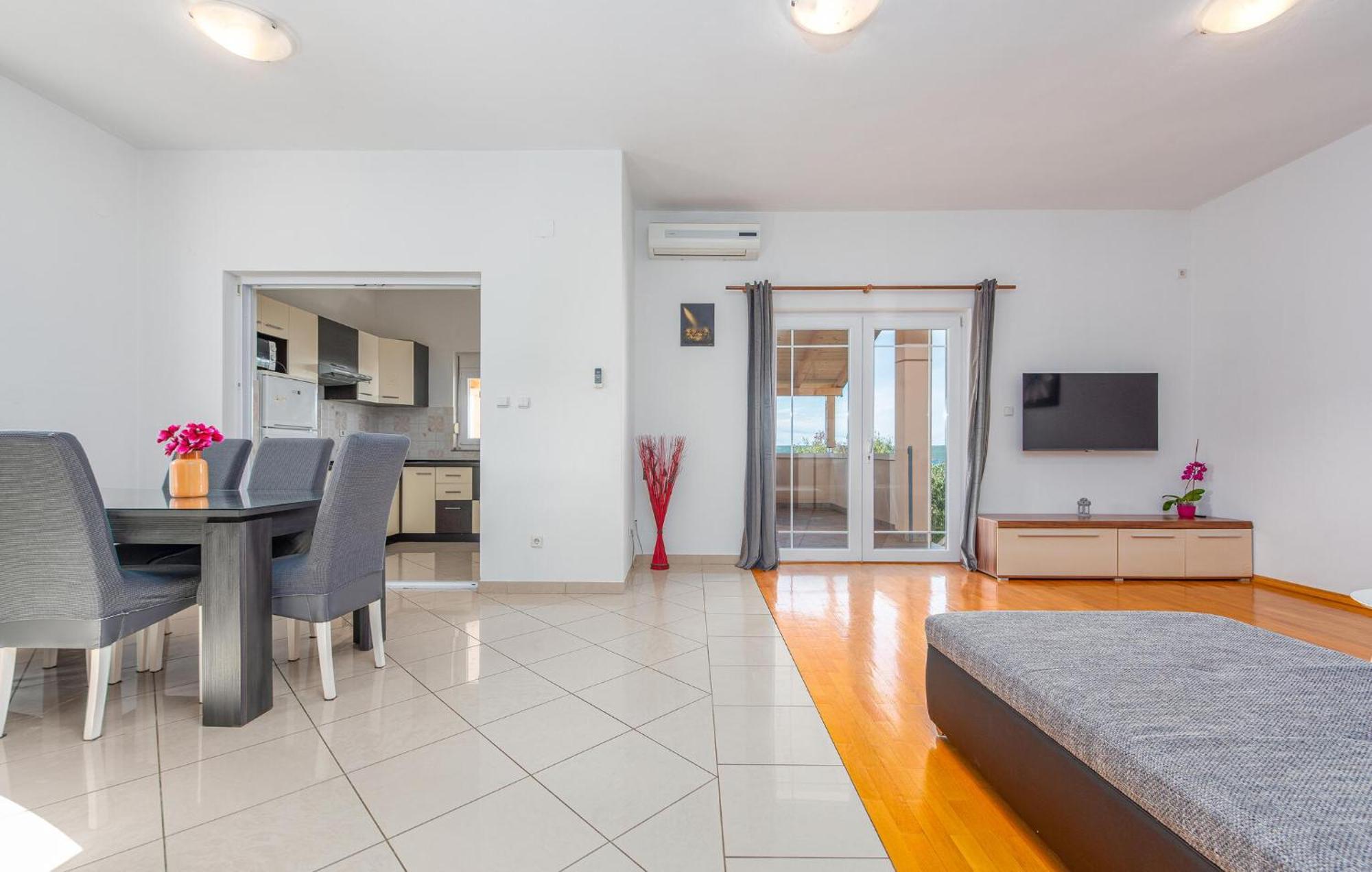 Beautiful Apartment In Maslenica With Kitchen 外观 照片