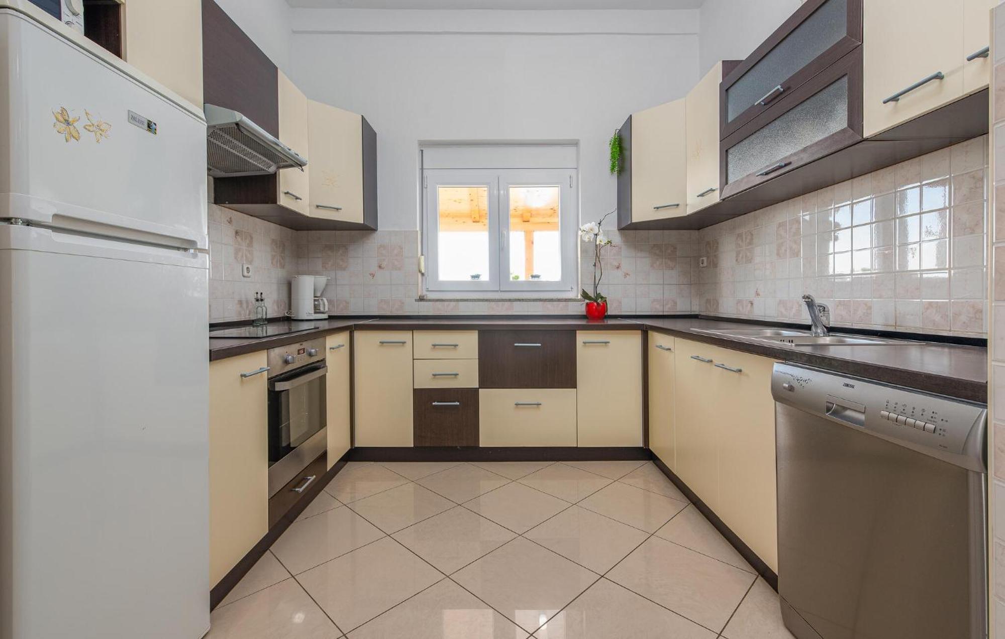 Beautiful Apartment In Maslenica With Kitchen 外观 照片