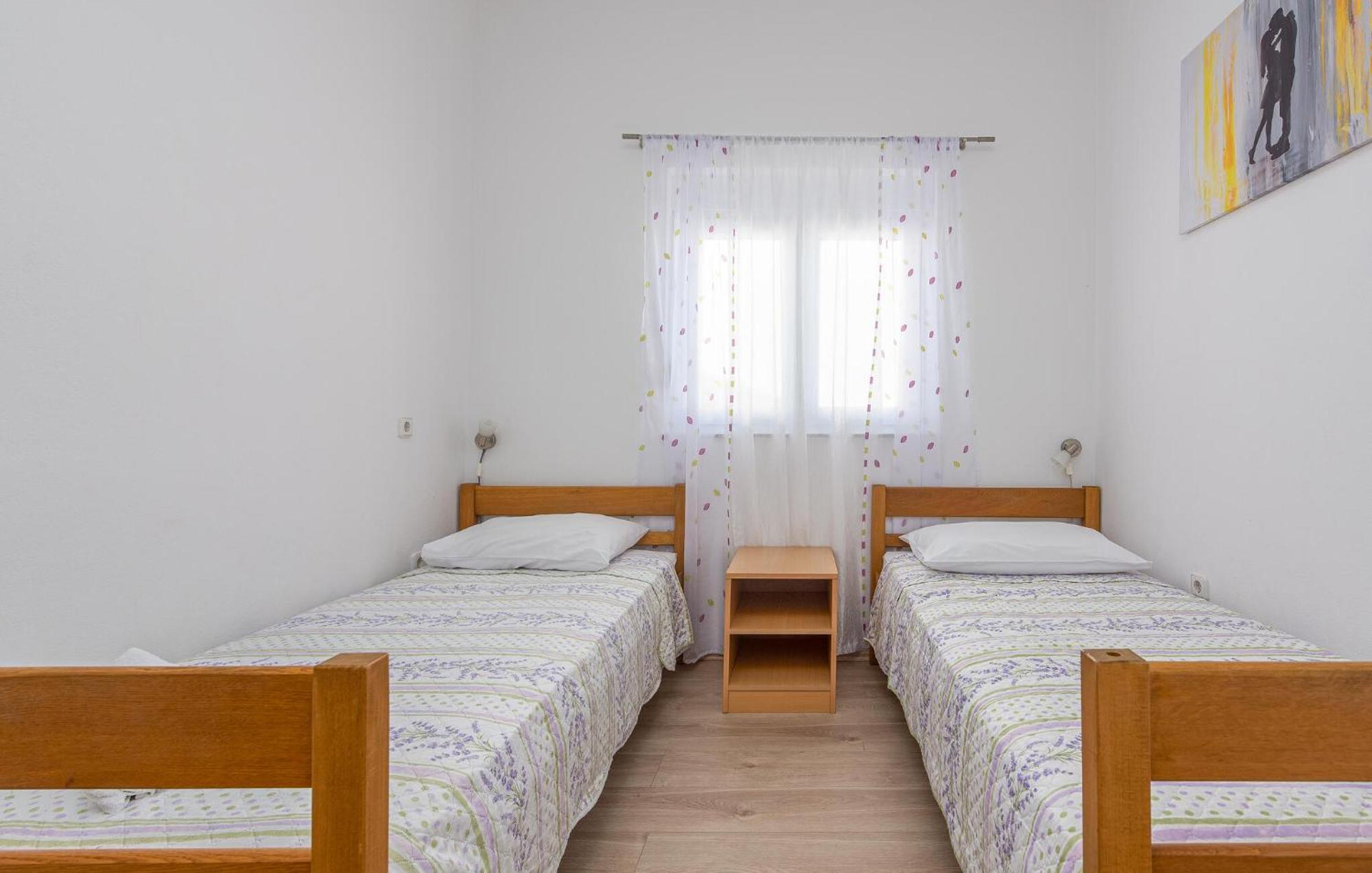 Beautiful Apartment In Maslenica With Kitchen 外观 照片