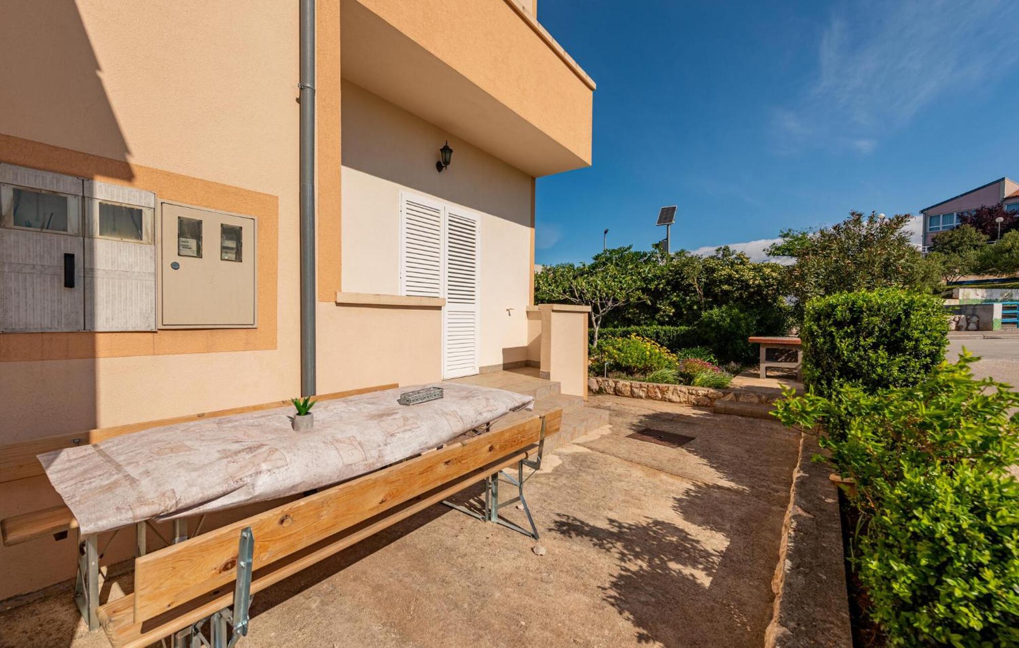 Beautiful Apartment In Maslenica With Kitchen 外观 照片