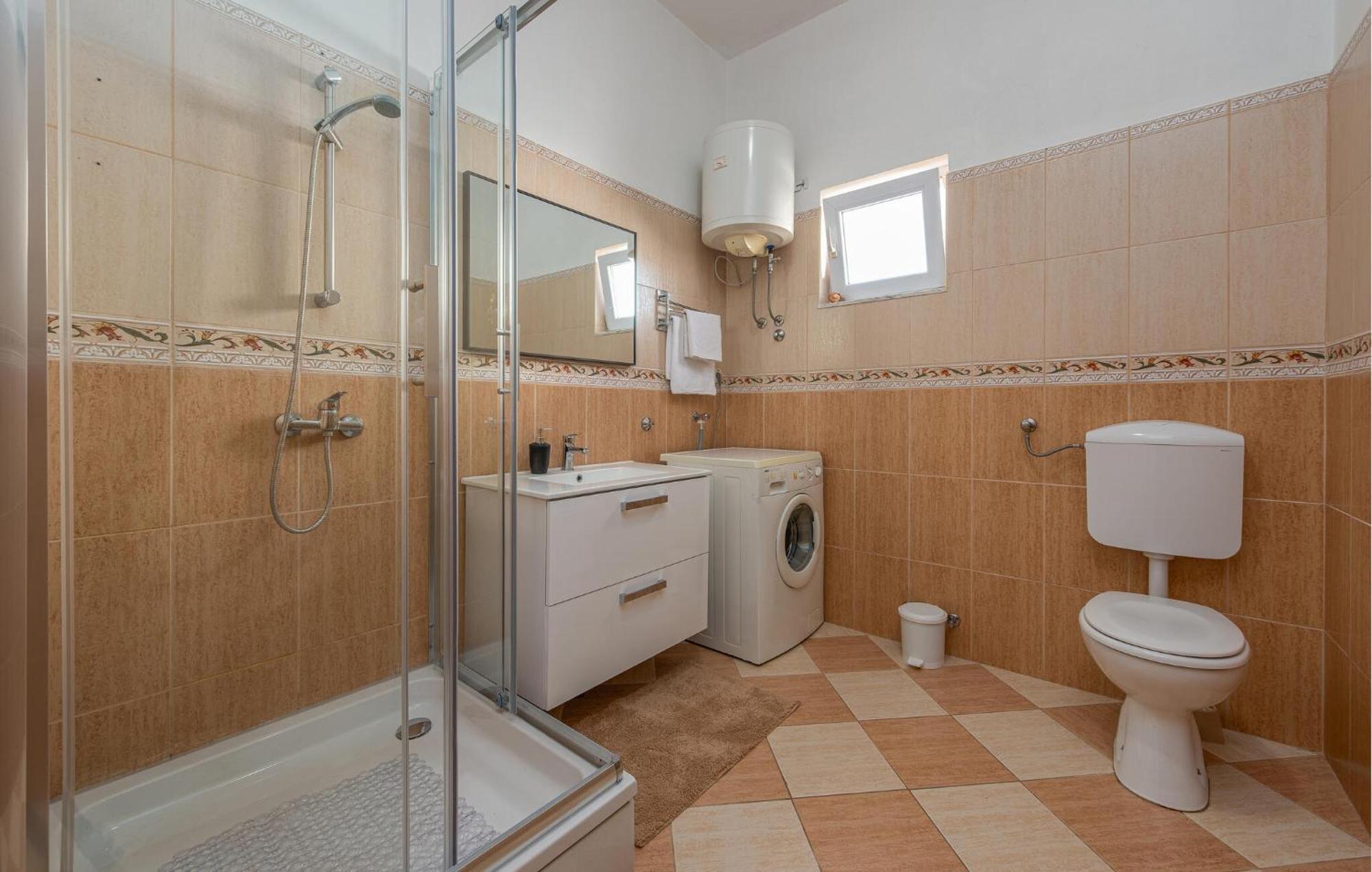 Beautiful Apartment In Maslenica With Kitchen 外观 照片