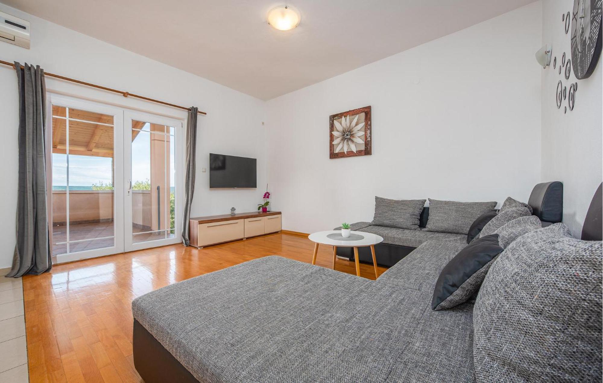 Beautiful Apartment In Maslenica With Kitchen 外观 照片