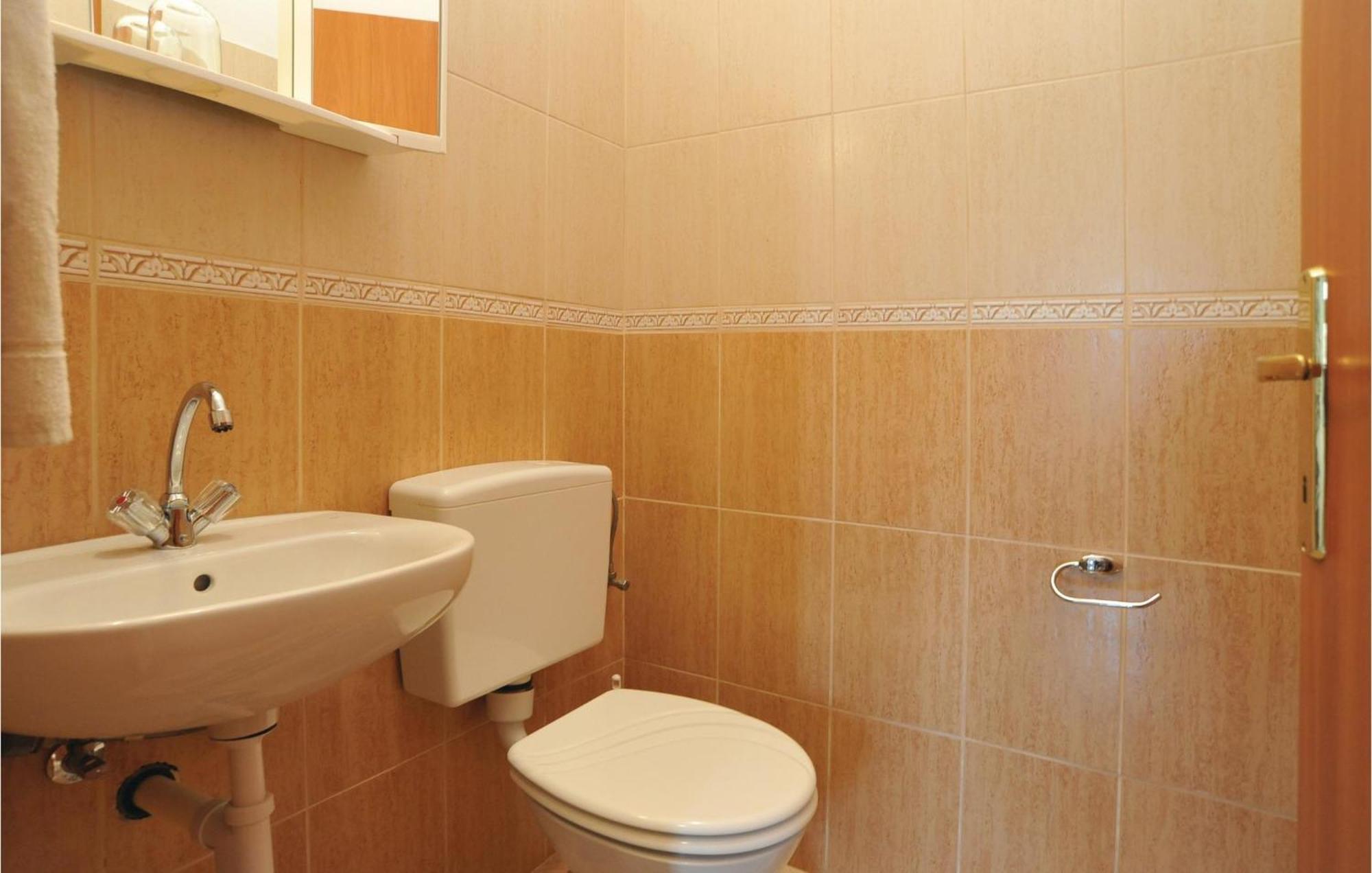 Beautiful Apartment In Maslenica With Kitchen 外观 照片